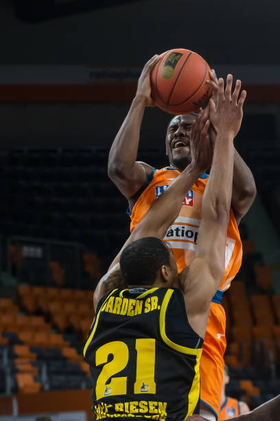 发球环节拿 发球环节拿