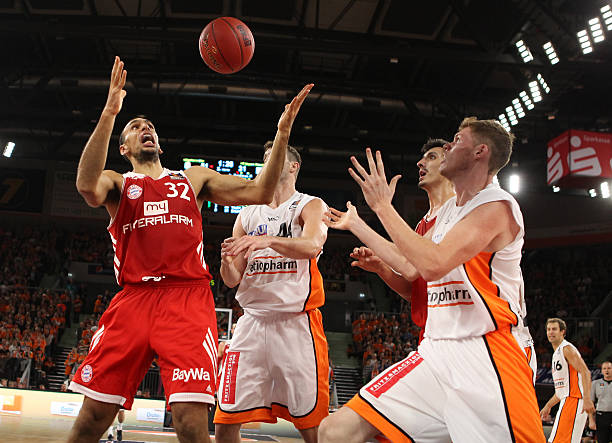 舞台再度拉 舞台再度拉